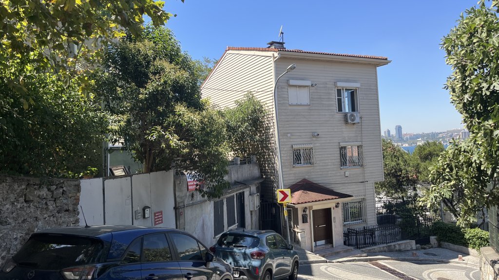 KUZGUNCUK 3 KATLI VİLLA